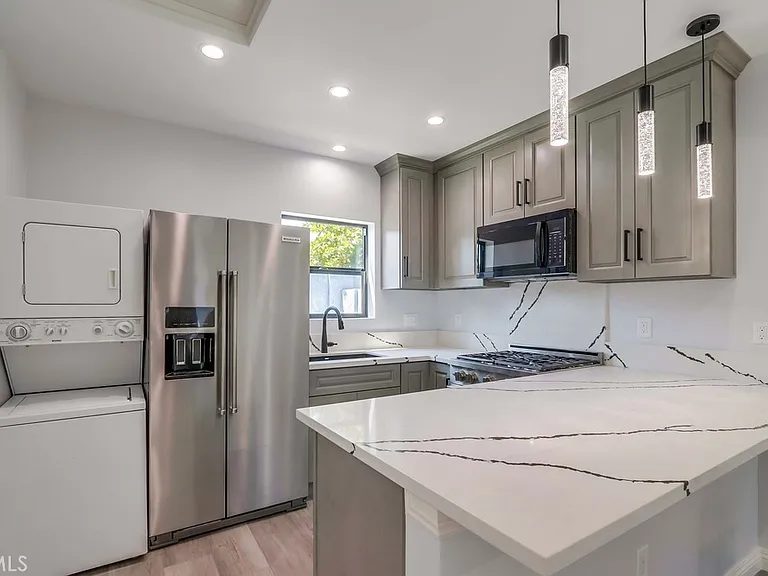 1260 E Turin Ave #B — Photo 5