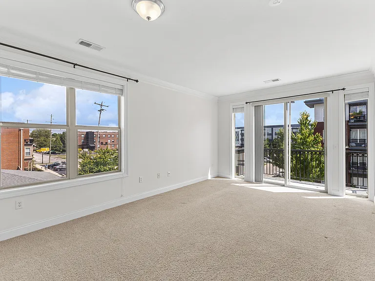 936 Perry St #304 — Photo 27