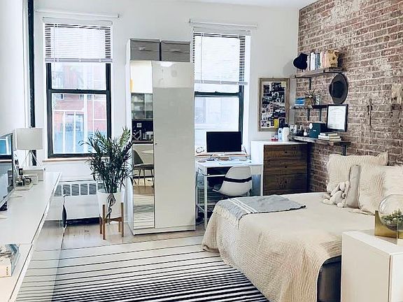 3rd image of 223 E 78th St APT 2A