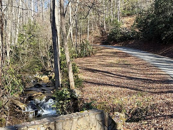 2nd image of 576 Grizzly Rdg