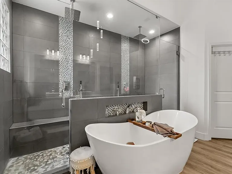 8050 Rural Retreat Ct — Photo 16