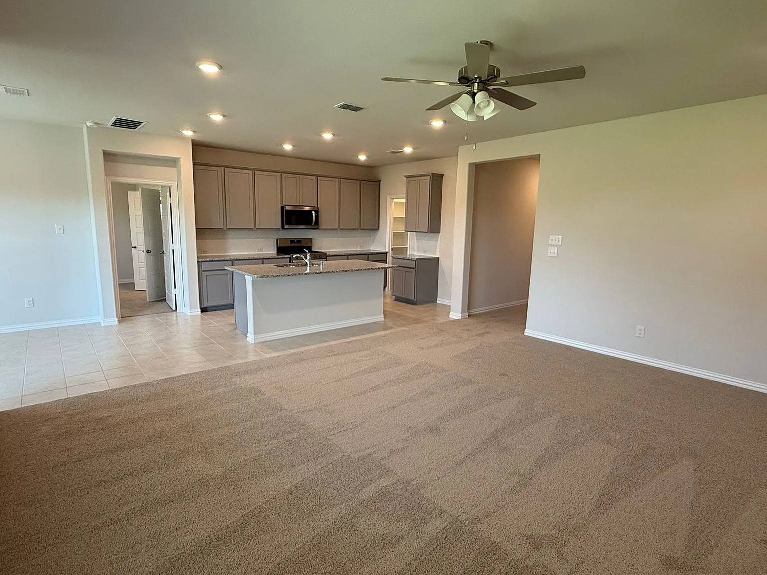 820 Jacquelyn Dr — Photo 3