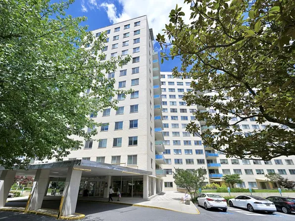 10201 Grosvenor Pl APT 1220, Rockville, MD 20852