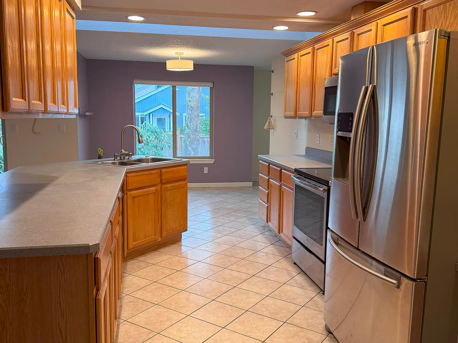 4 bed, 1946 sqft, $3,100 — Photo 3