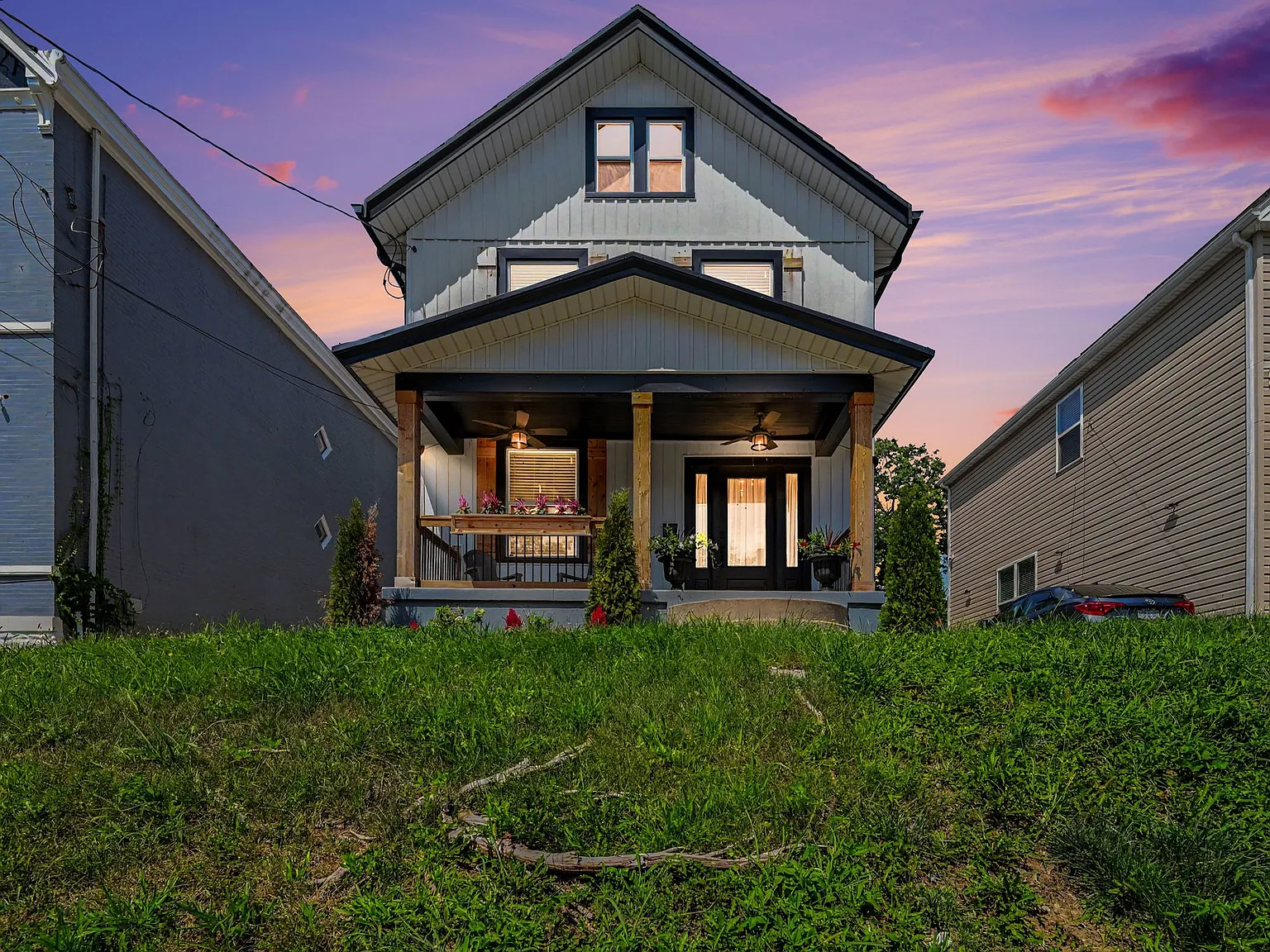 4 bed, 2200 sqft, $5,250 — Photo 1