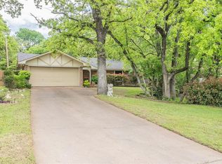 320 Shady Ln, Azle, TX 76020