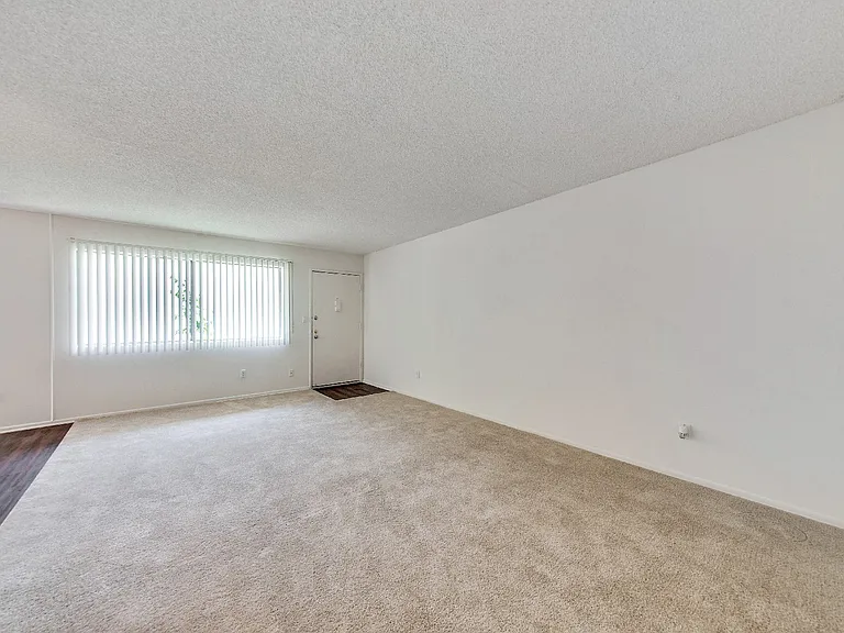 13157 Riverside Dr — Photo 41