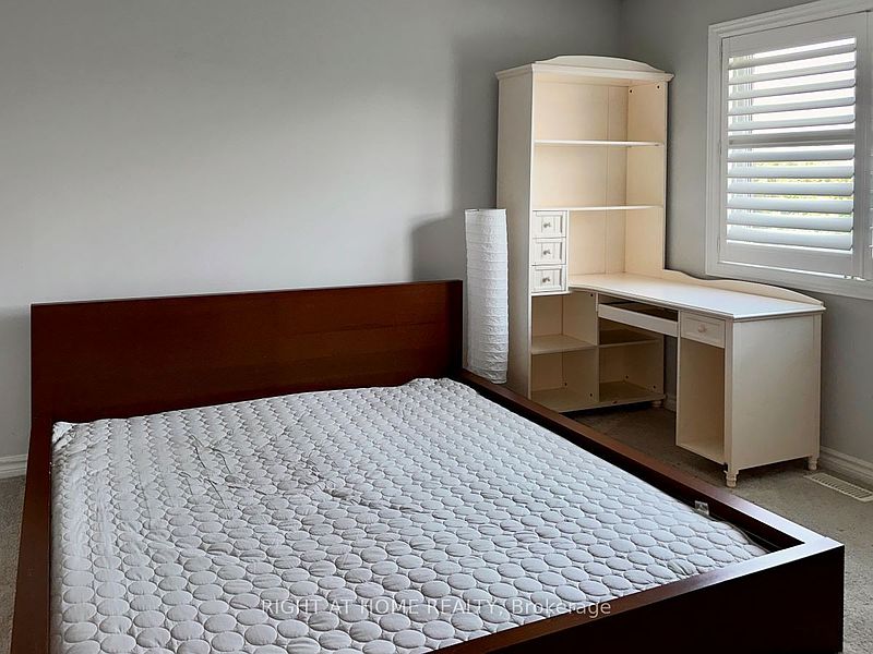 Oakville Townhouse for rent - 3 Bedrooms — photo 6