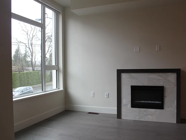 5438 Oak St — Photo 3