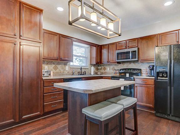 5th image of 1303 E Woodshire Dr