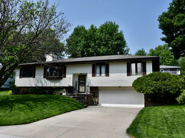 108 Maple Dr, Treynor, IA 51575