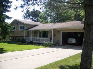 28454 Kingsberry Rd, New Baltimore, MI 48047