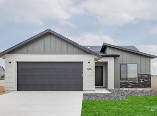 825 SW Alpha St, Mountain Home, ID 83647