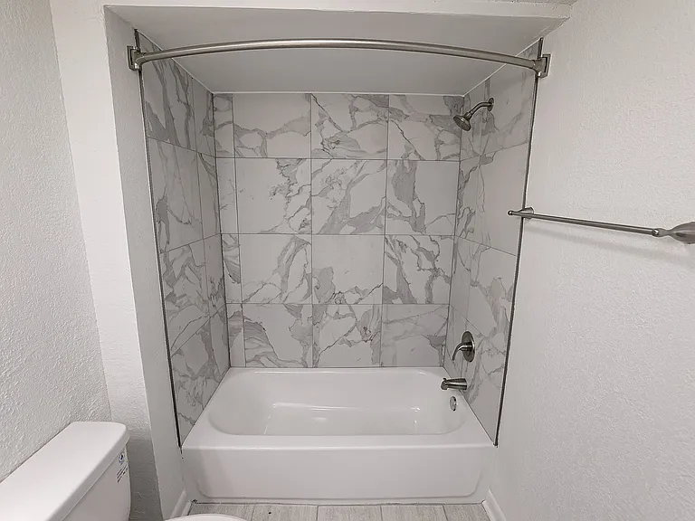 Windsor Apartments — Photo 8