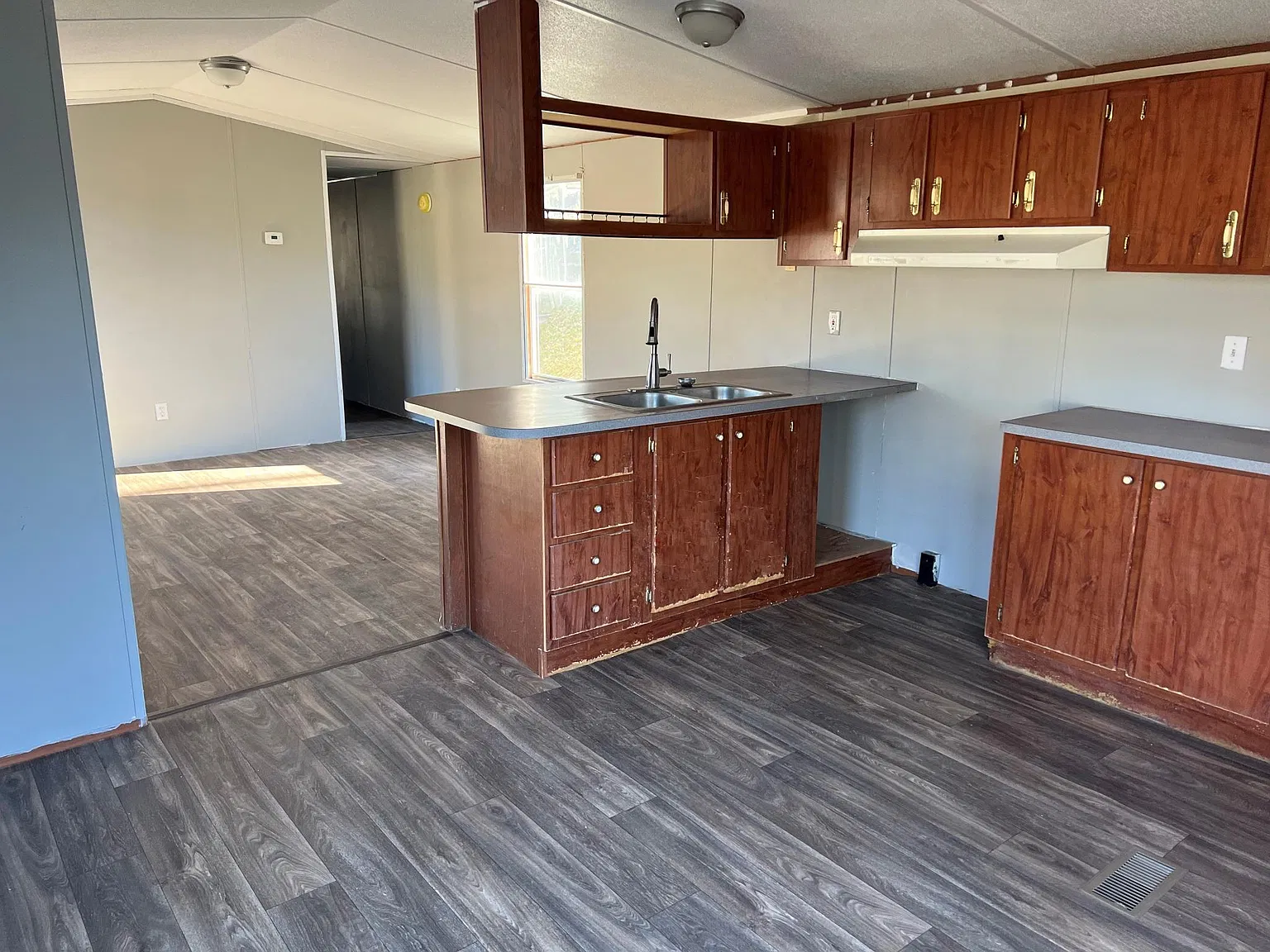2 bed, $595 — Photo 4