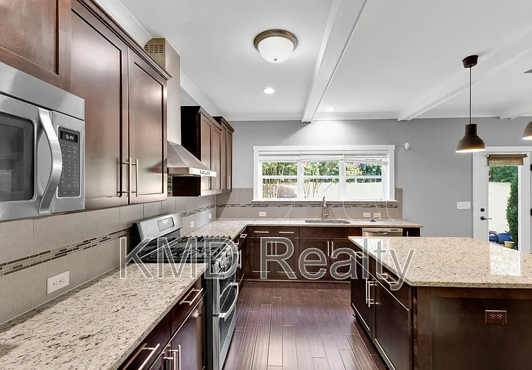 911 Forbes Rd — Photo 6