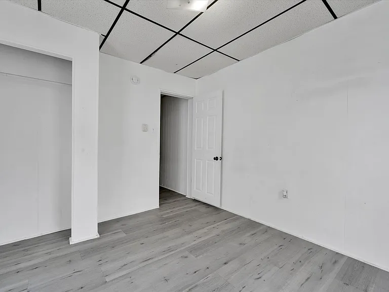 1323 W Norwegian St — Photo 6