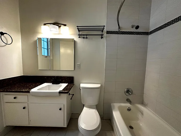 8130 Norton Ave, West Hollywood — Photo 24