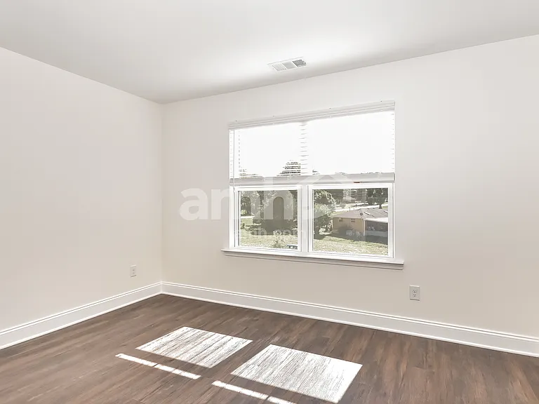 906 Ronnie Rd — Photo 16