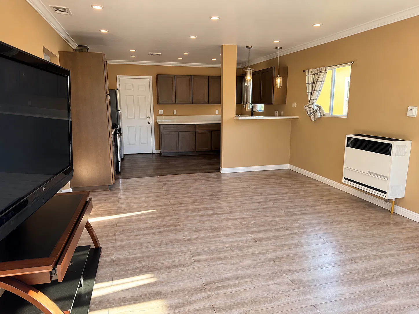 2 bed, $3,000 — Photo 1