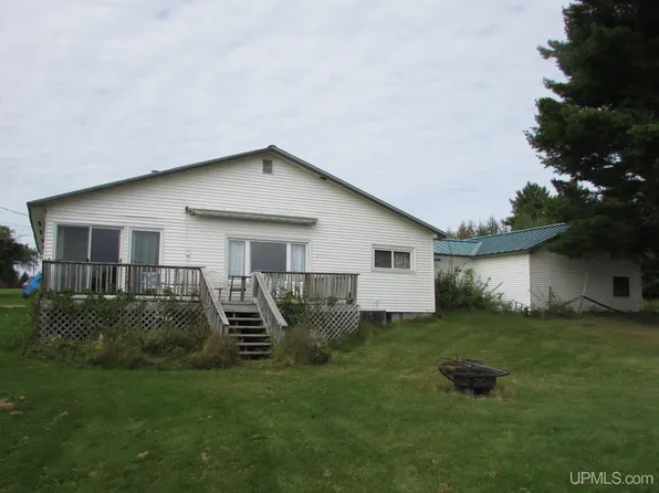 112 Pine St, Baraga, MI 49908