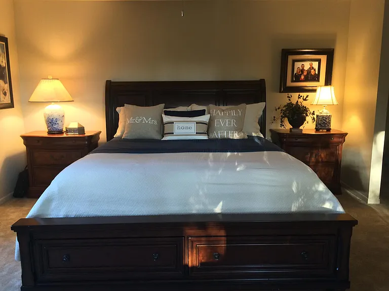 King master bedroom with ensuite bath