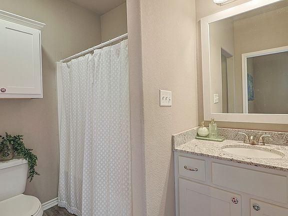 4th image of 303 Sageway Ct
