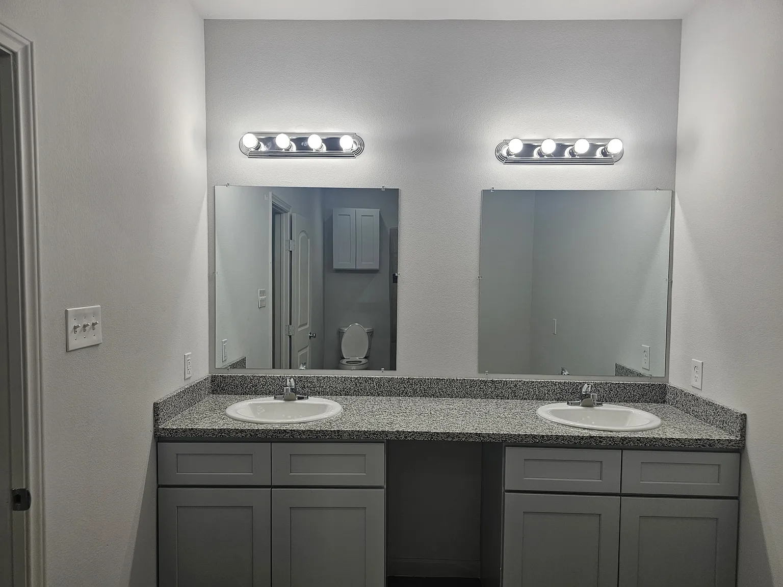 3 bed, 1896 sqft, $2,150 — Photo 3