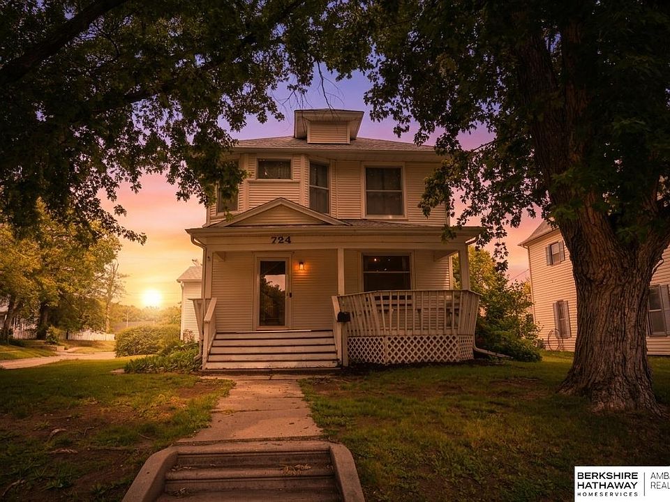 1st image of 724 N 10th St