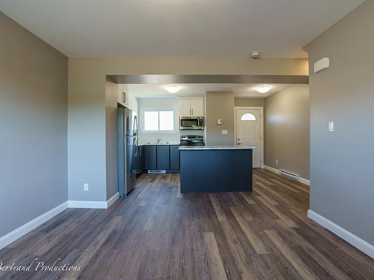 735 Lasalle Blvd — Photo 3