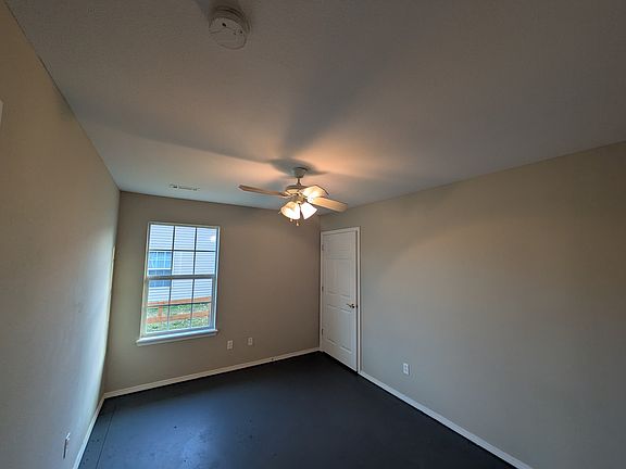 5th image of 1419 Crape Myrtle Dr