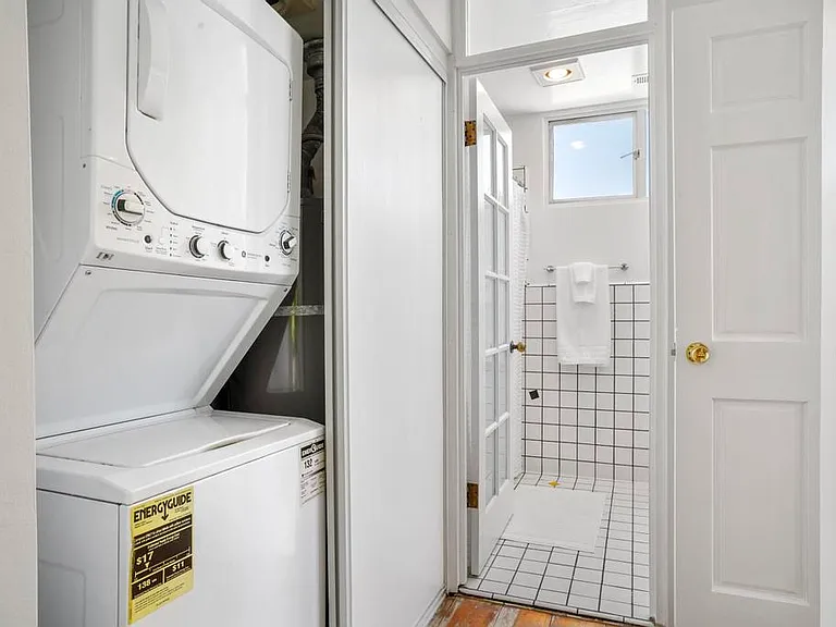 1241 Oliver Ave — Photo 11