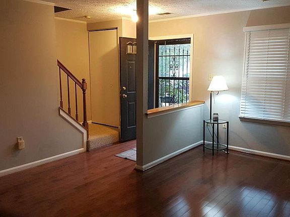 3rd image of 57 Riverside Run Dr