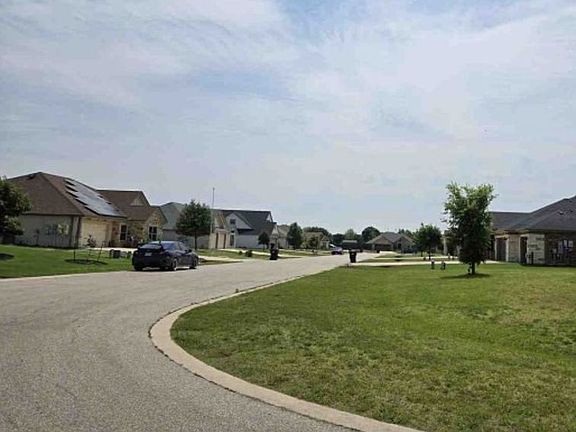 Exterior Neighborhood (street photo)
