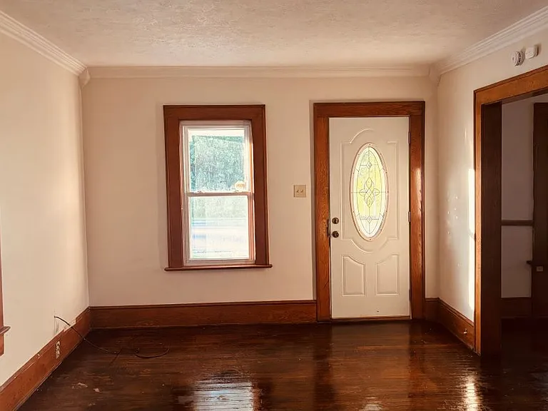 2110 Newton St — Photo 6