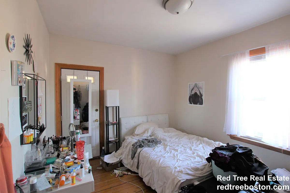 Building Photo - 16 Rossmore Rd #2
