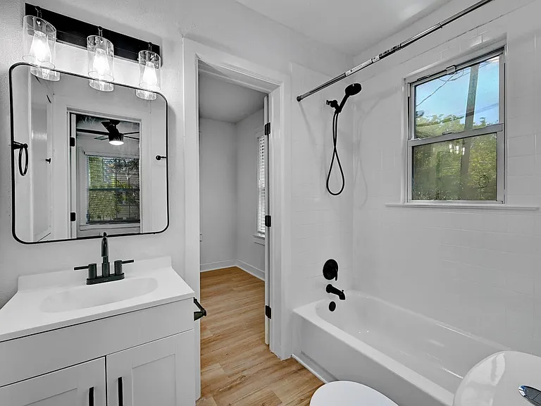 2305 Longview St — Photo 5