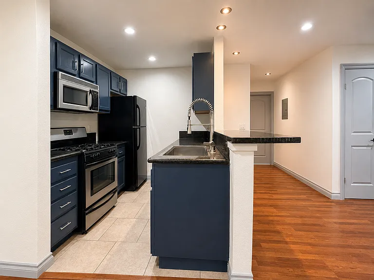 NoHo Liv Apartments — Photo 21