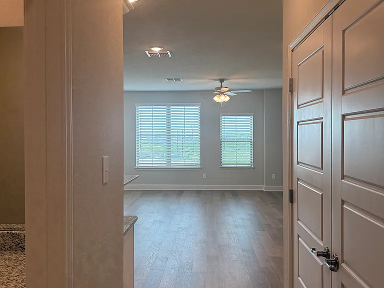 7127 Magnolia Crk #201/101 — Photo 14