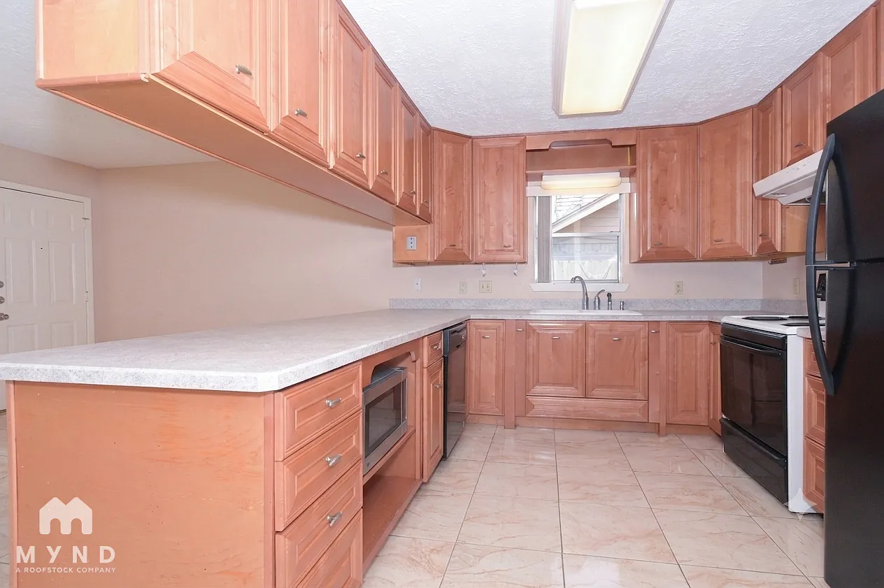 3 bed, 2.0 bath, 1820 sqft, $1,850 — Photo 4