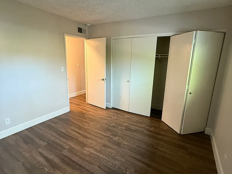 149 N Mountain Trl #E — Photo 8