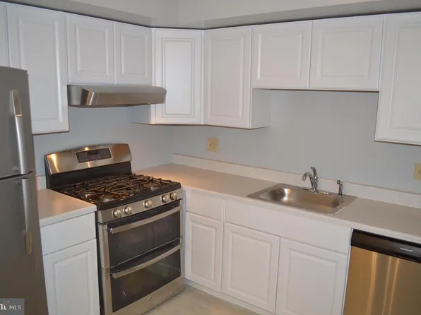 7204 Hilltop Dr, Brookhaven, PA 19015
