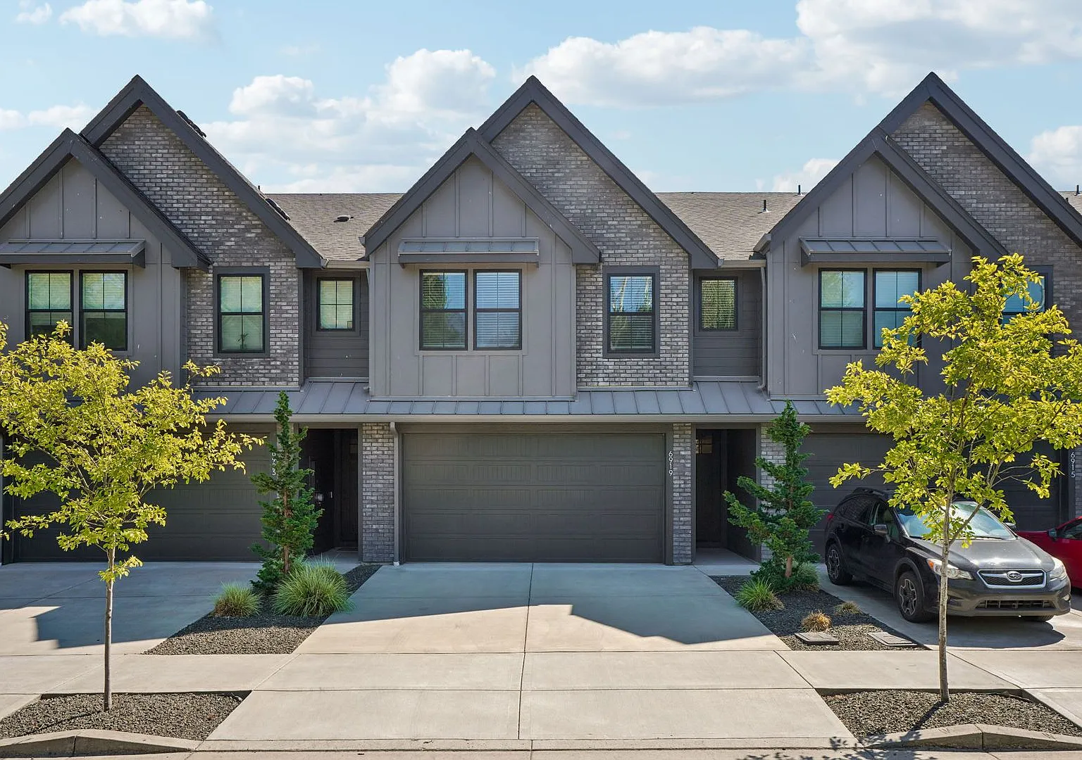 Luxury Townhome for Lease at the Courtyards at Hidden Crest - 6919 NE 132nd Way — Photo 1