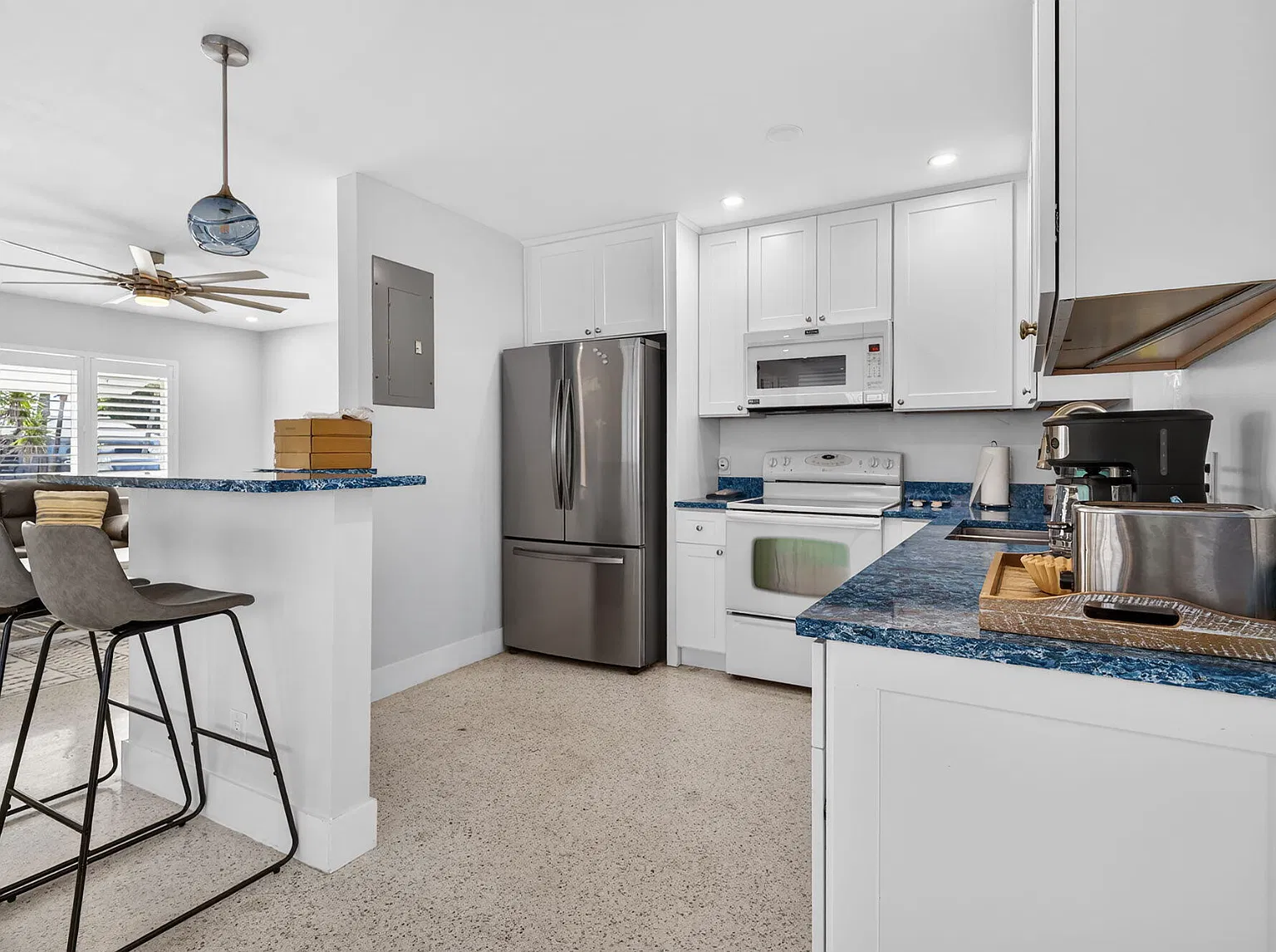 3 bed, 1599 sqft, $3,490 — Photo 2