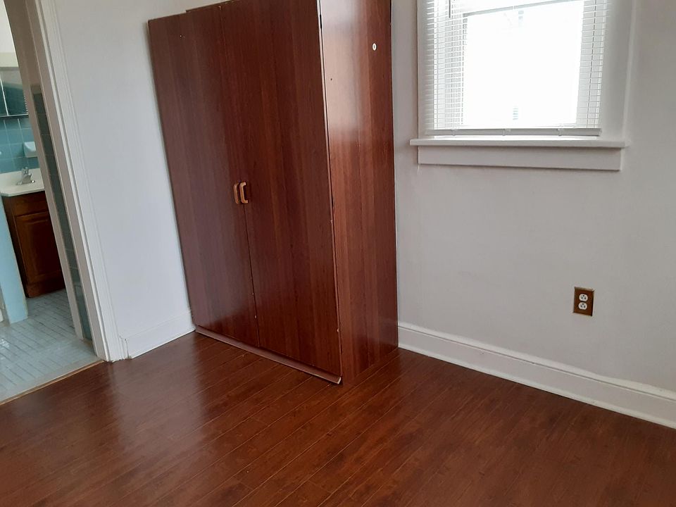 Closet in bedroom
