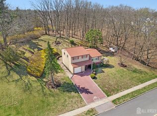 56 Winston Dr, Somerset, NJ 08873