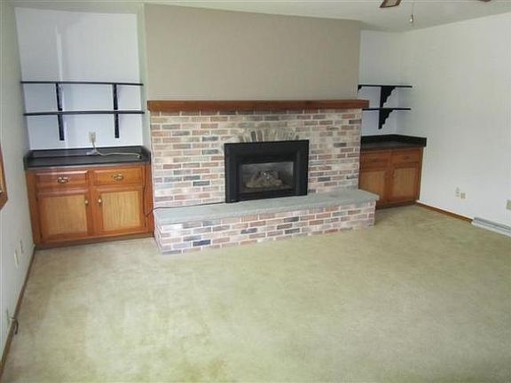 5th image of 901 Bishop Ct