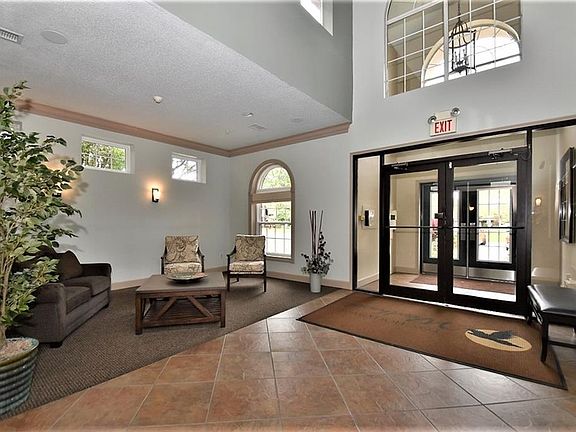 3rd image of 180 Fox Hollow Dr APT 212