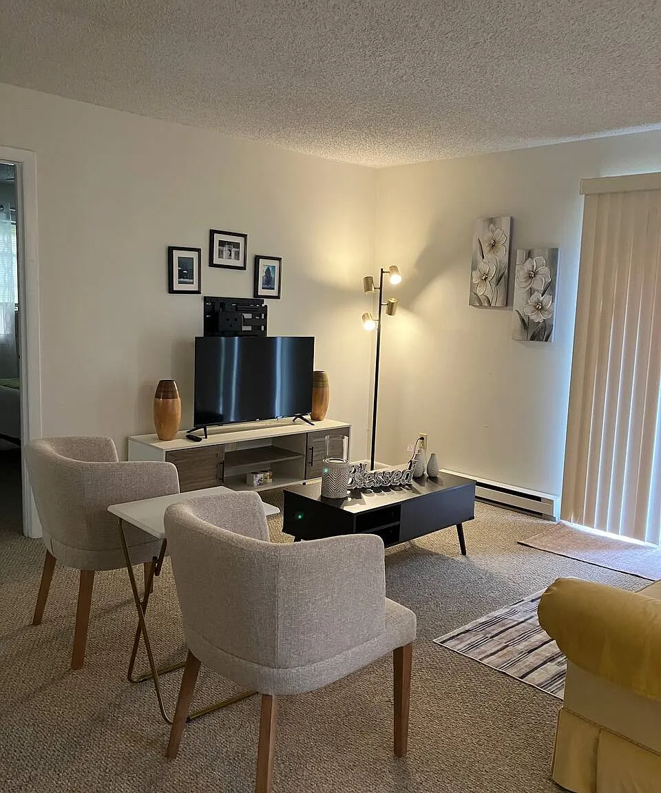 2 bed, 1000 sqft, $2,200 — Photo 3