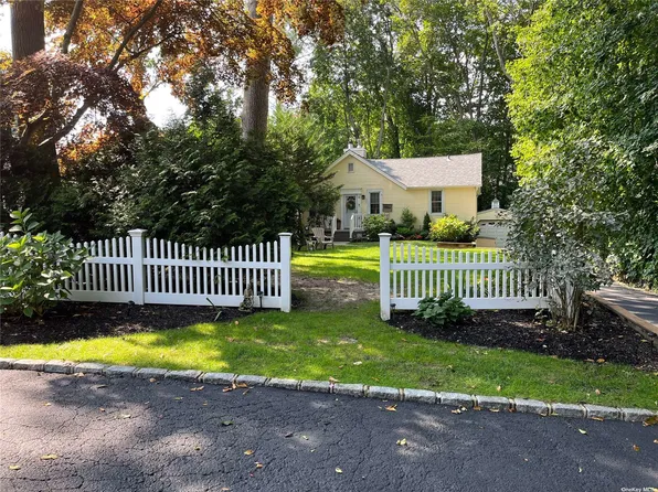 12 Whaling Ave, Cold Spring Harbor, NY 11724